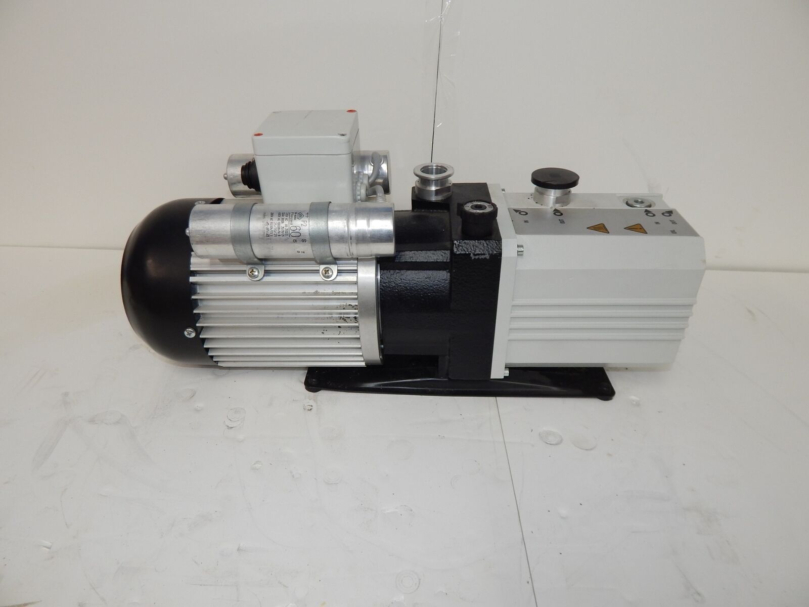 Leybold Trivac D16E Rotary Vane Vacuum Pump  (PEK51)