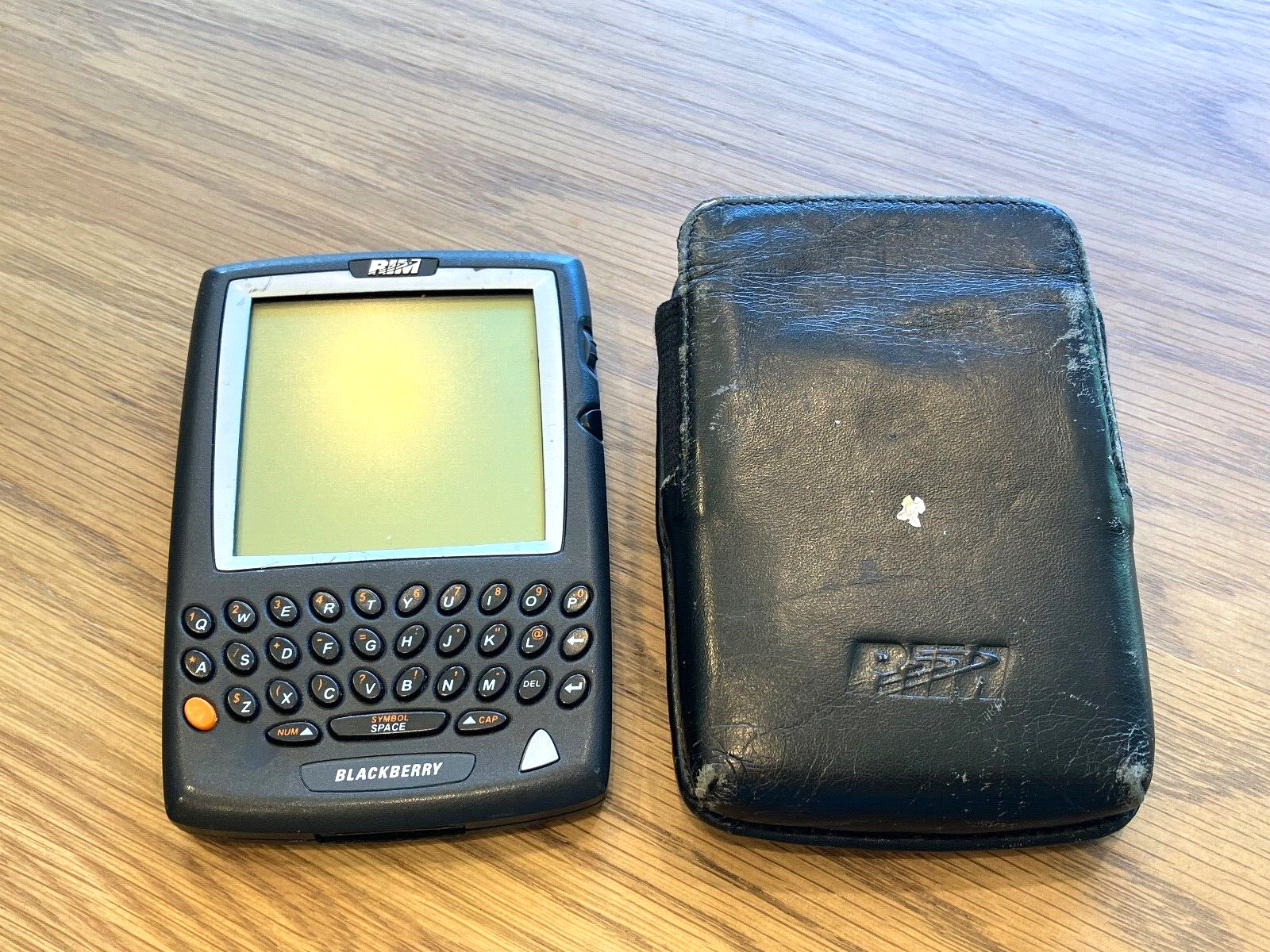 Vintage Rim Blackberry R957M-2-5 - NO CHARGER UNTESTED As-Is for Collector