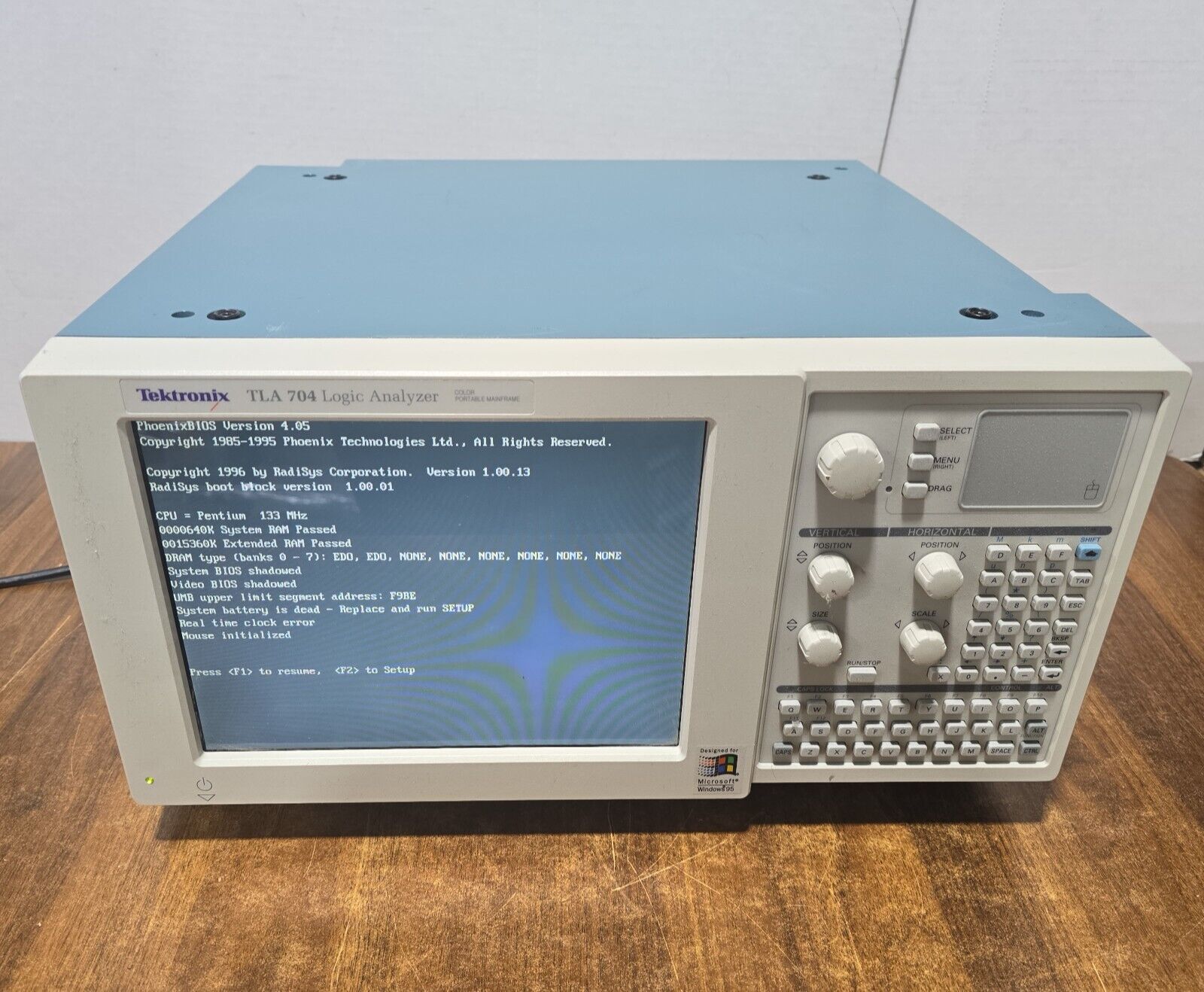 Tektronix Model TLA 704 Benchtop Logic Analyzer Color Portable Mainframe 120V AC