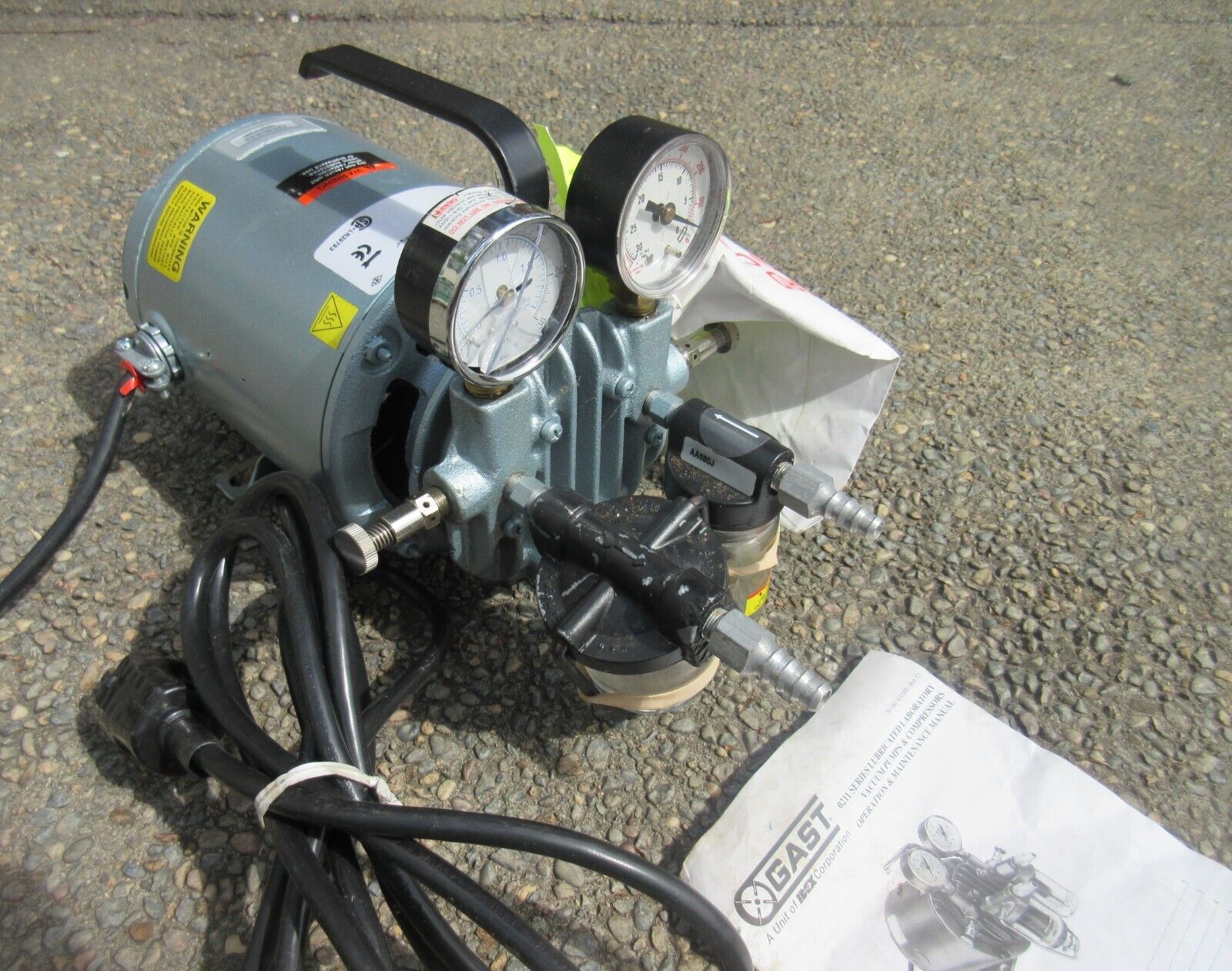 NEW GAST Vacuum Pump Rotary Vane Model lubricated 0211-V45F-G230CX