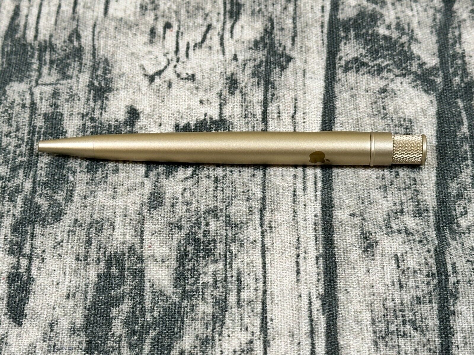 Retro 1951 Apple Computer Logo 0.7mm Ballpoint Black Ink Pen Gold Barrel