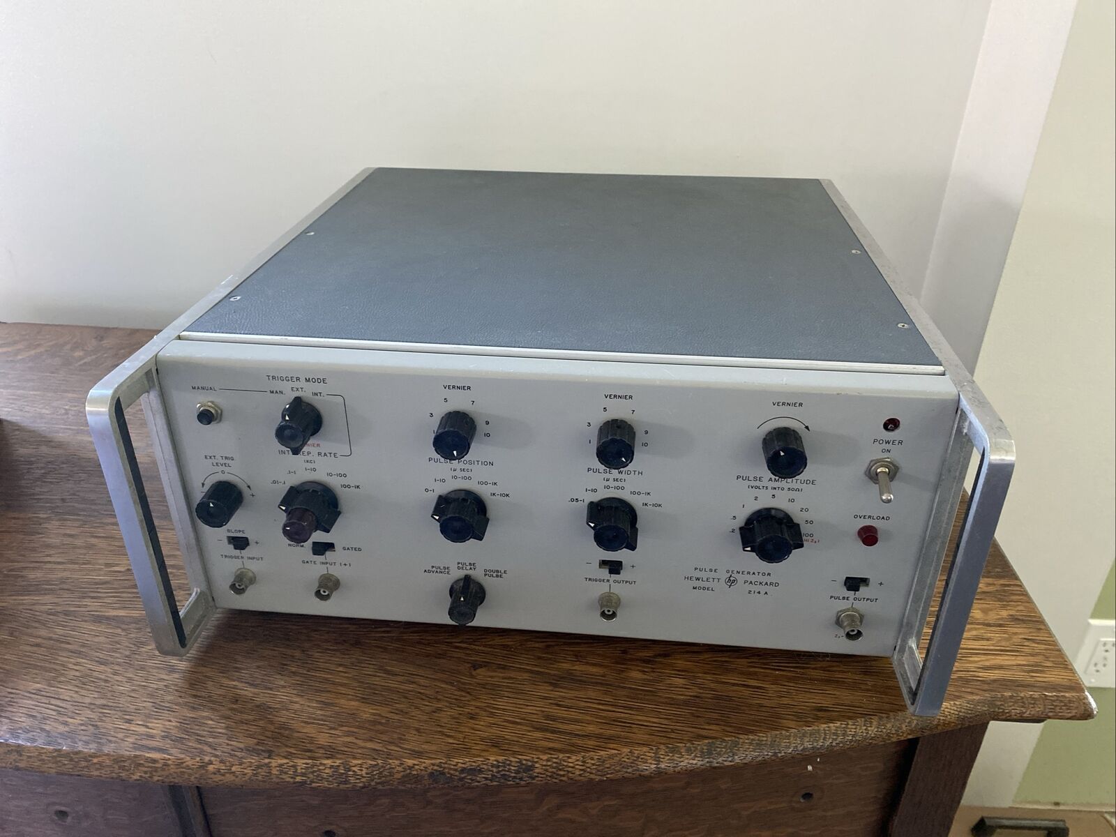 Vintage Hewlett Packard HP Model 214A Signal Pulse Generator Untested