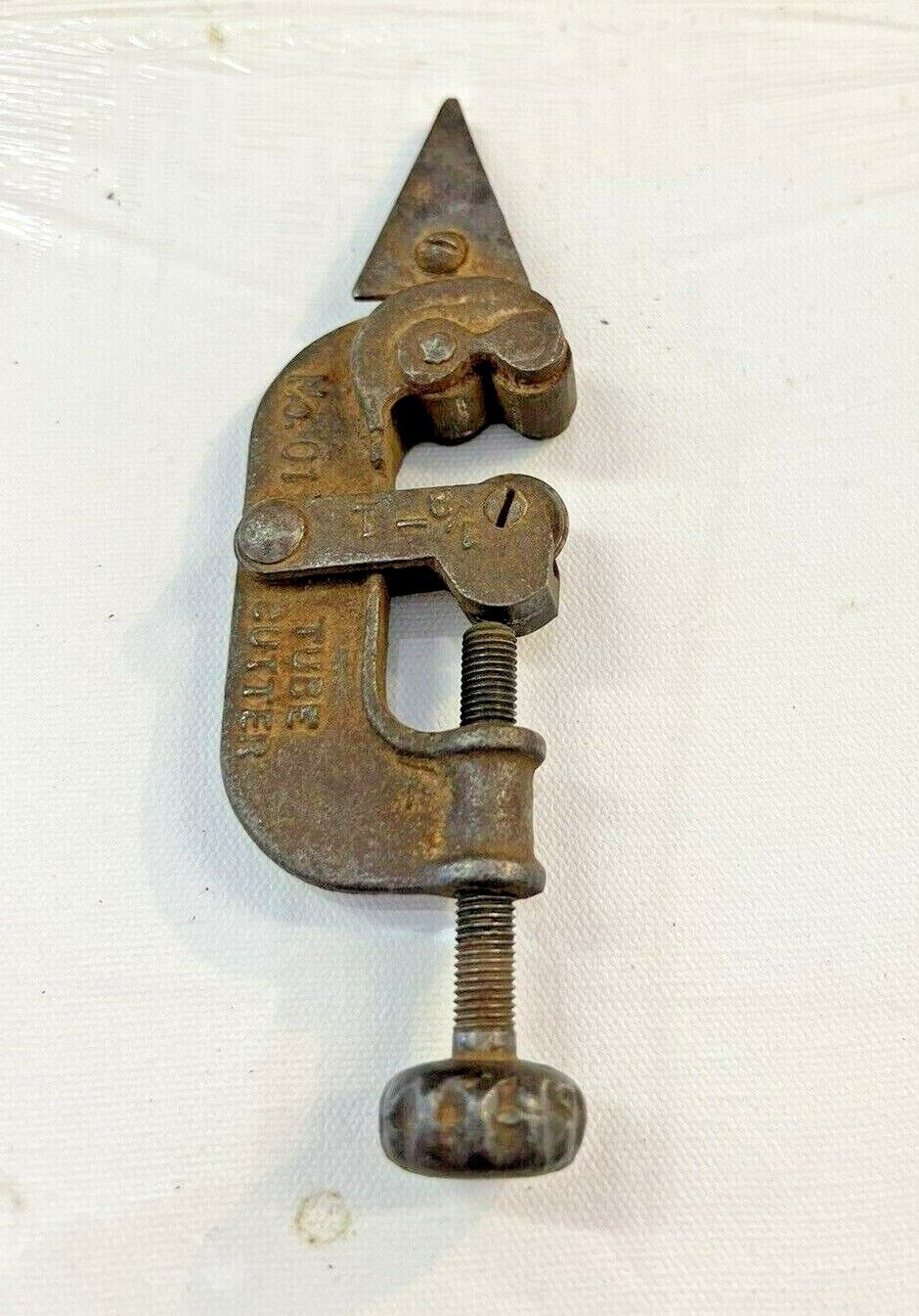 VINTAGE ARMSTRONG MFG. CO. NO. 01 TUBE CUTTER